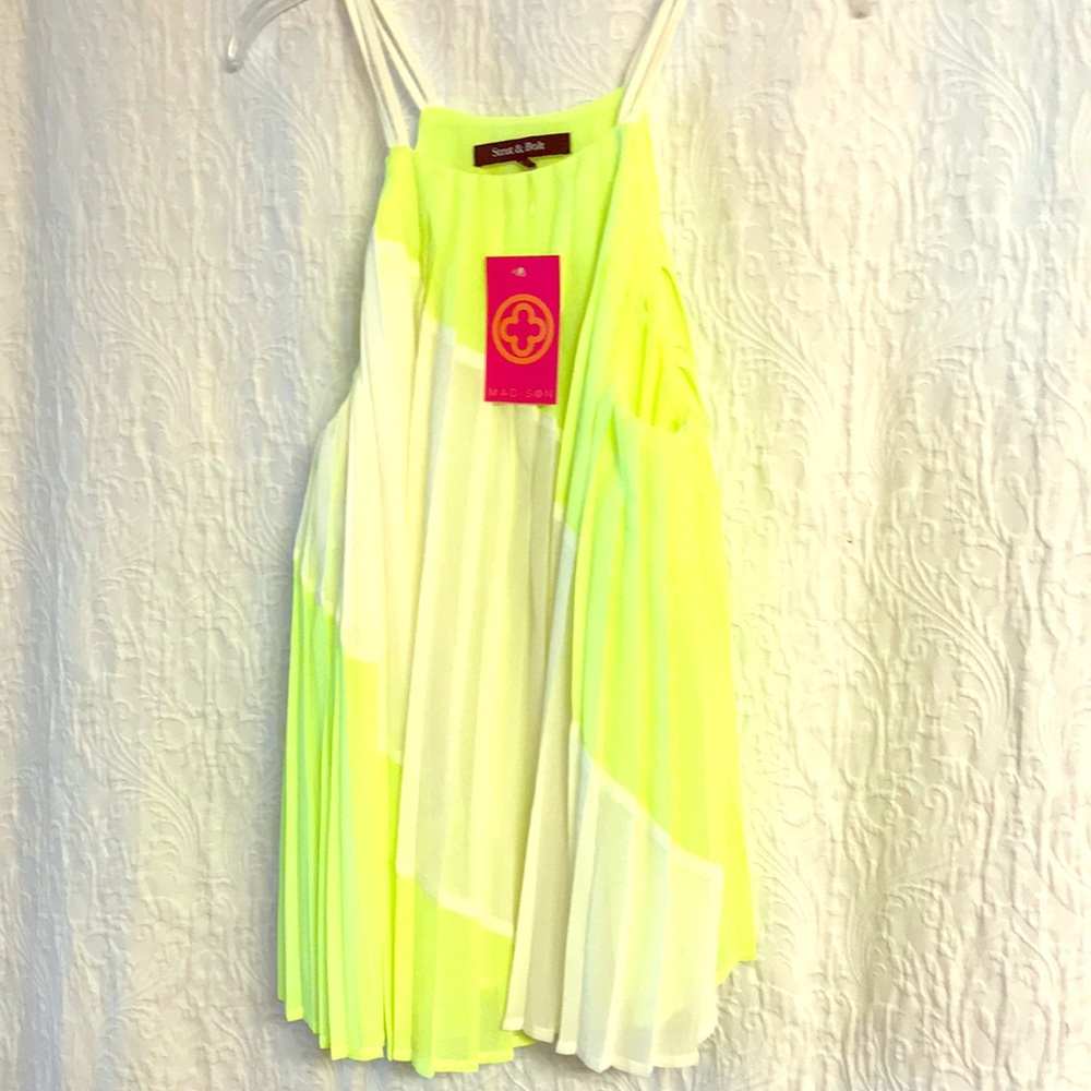 Strut & Bolt pleated tank